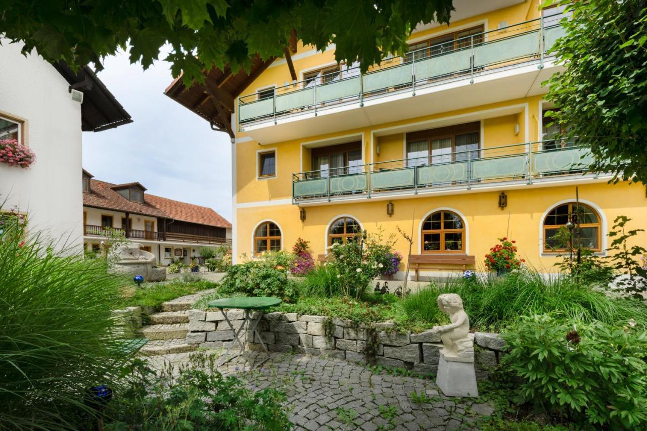 Hotel Preishof Кірхгам Екстер'єр фото